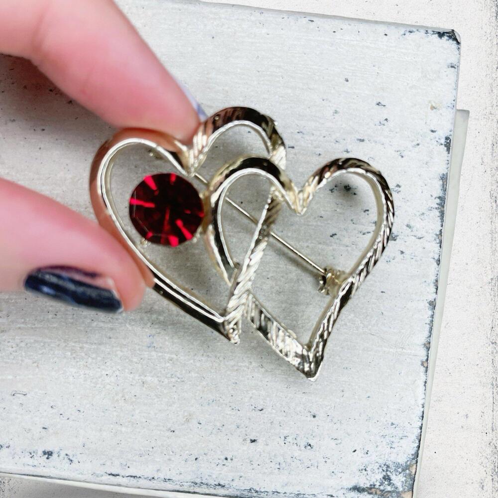 204. Goldtone Heart Brooch Red Bling